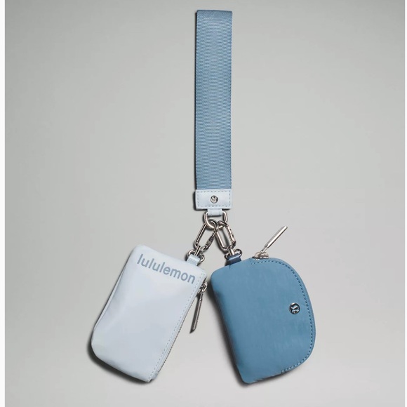 SOLD OUT EVERYWHERE: BNWT Lululemon Dual Pouch in Powder Blue and Utility Blue - Picture 3 of 11